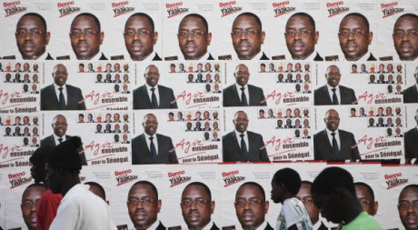 Affiche électorale de la coalition qui a permis l'élection de Macky Sall à la présidence, 23 mars 2012, REUTERS/F. O'Reilly 