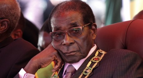 Robert Mugabe lors du 32e anniversaire de l'indépendance du Zimbabwe, avril 2012 © REUTERS/Stringer