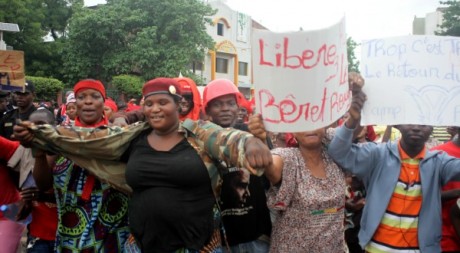 Manifestation des femmes de Bérets rouges à Bamako, le 16 juillet 2012. HABIBOU KOUYATE/AFP