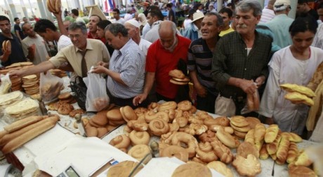 Scène de marché en Tunisie, le 20 juillet 2012. Zoubeir Souissi / Reuters