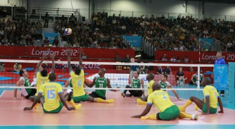 L'équipe rwandaise de volley-ball lors des Jeux paralympiques de Londres. © Mélanie Challe, tous droits réservés.