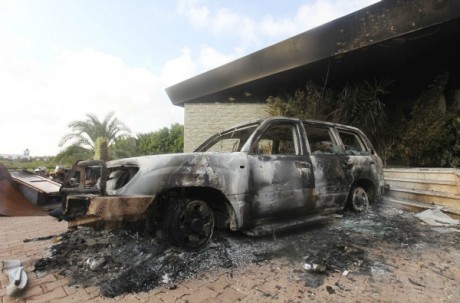 Attentat contre le consulat des Etats-Unis à Benghazi, le 12 septembre 2012. REUTERS/Esam Al-Fetori 