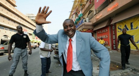 Adama Dahico, dans les rues d'Abidjan, janvier 2009. © KAMBOU SIA / AFP