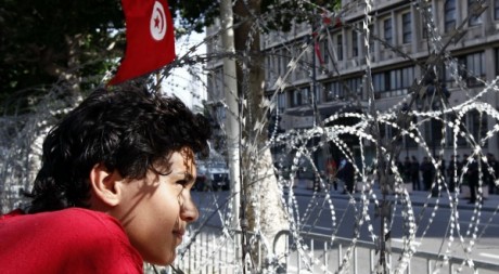 Barbelés sur la rue Bouguiba à Tunis le 22 octobre 2012. Reuters/Anis Mili
