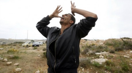 Un Tunisien ayant fui son pays, le 11 avril 2011. Reuters