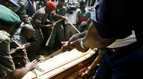 L'enterrement du président Nino Vieira, le 10 mars 2009. REUTERS/Luc Gnago