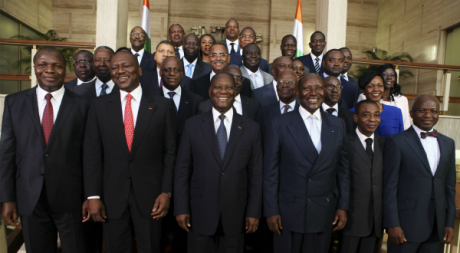 Le nouveau gouvernement ivoirien, le 22 novembre 2012. © REUTERS/Thierry Gouegnon