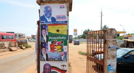 Affiches des candidats pour la présidentielle au Ghana. © PIUS UTOMI EKPEI / AFP
