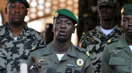 Le capitaine Sanogo alors chef de la junte, au camp militaire de Kati le 3 avril 2012. AFP/ISSOUF SANOGO