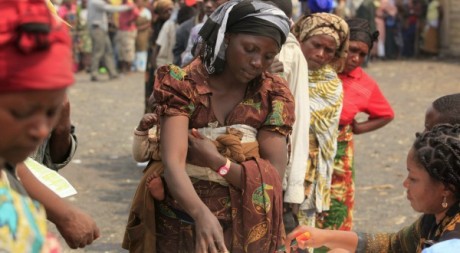 Des réfugiées civiles dans l'Est du Congo, qui attendent l'aide humanitaire, 31 juillet 2012. Reuters/ James Akena