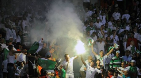 Des supporters algériens lors d'un match Algérie-Libye, à Casablanca, septembre 2012. © FADEL SENNA / AFP