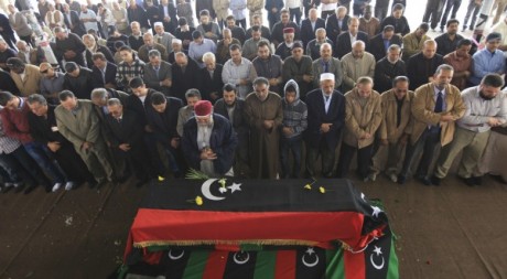 Les funérailles de l'opposant libyen Mansour Rashid al-Kikhia à Benghazi le 3 Decembre2012. REUTERS/Esam Al-Fetori