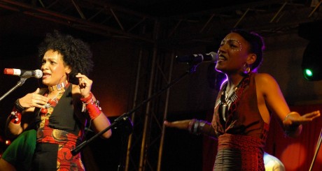 Les Nubians en concert à Nairobi, août 2007/ AFP