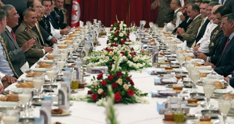 Dîner officiel donné en 2012 en Tunisie / REUTERS
