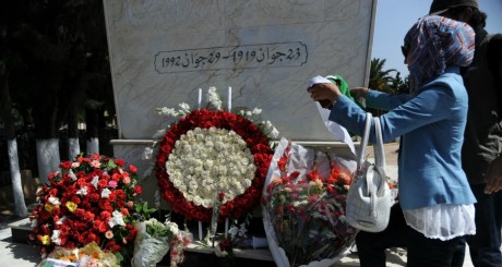 Tombe de Mohamed Boudiaf, Alger, 29 juin 2012. FAROUK BATICHE / AFP