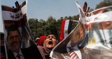 Manifestants pro-Morsi au Caire, le 5 juillet 2013 / REUTERS