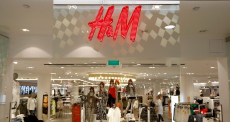Enseigne d'un magasin H&M, Suède, 7 mai 2013 / REUTERS