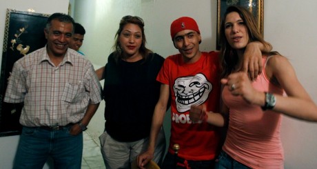 Le rappeur Weld El 15 avec sa famille et ses amis le jour de sa sortie de prison, le 2 juillet 2013 / REUTERS