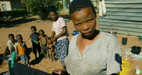 Jeune femme botswanaise / Reuters