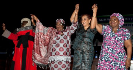 Joyce Banda, 2e à partir de la gauche, Lilongwe, août 2013 / AFP