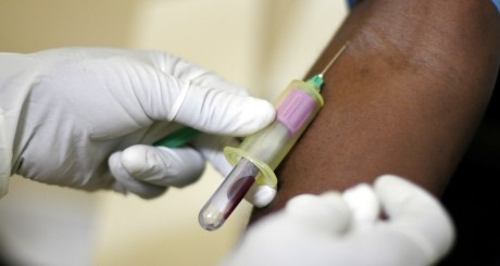 Prise de sang pour test HIV, Haïti, décembre 2007 / REUTERS