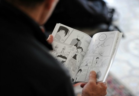 Lecture de manga, Alger. FAROUK BATICHE / AFP