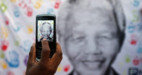 Une effigie de Mandela prise en photo, juillet 2013 / Reuters 