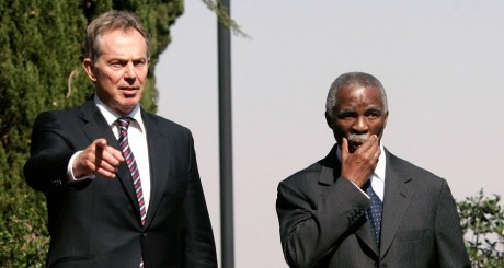 Tona Blair et Thabo Mbeki lros d'une conférence à Pretoria en 2007. REUTERS/Siphiwe Sibeko 