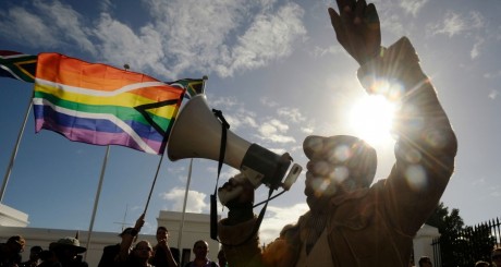 Manifestation de militants LGBT au Cap, mai 2012 / AFP