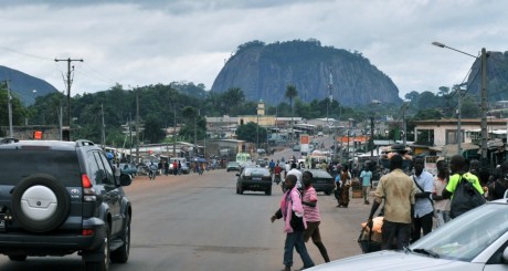 Une rue de Duékoué, Côte d'Ivoire, avril 2012 / AFP