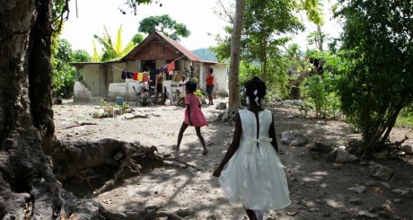 Une famille haïtienne, Saint Michel, Haïti. REUTERS/Marie Arago