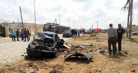 Après l'attaque à la voiture piégée du 17 mars à Benghazi / REUTERS