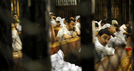 Des accusés dans une salle d'audience du tribunal, Le Caire, 2012 / AFP