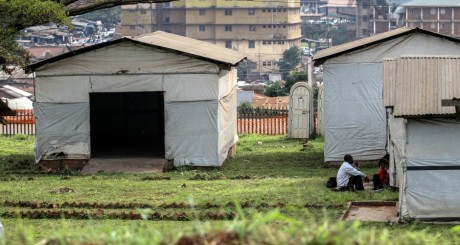 Un sas de décontamination du virus Ebola, Kampala, Ouganda / REUTERS