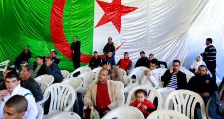 Un meeting électoral à Blida, Algérie / REUTERS