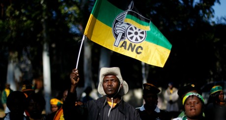 Un militant de l'ANC, Johannesburg, mai 2012 / REUTERS