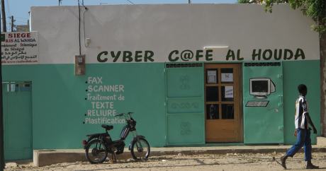Un cyber café. hn via Flickr