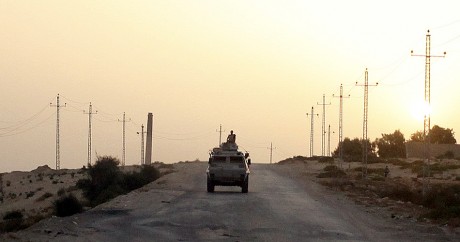 Une image d'archive d'un véhicule militaire égyptien dans le Sinaï. 