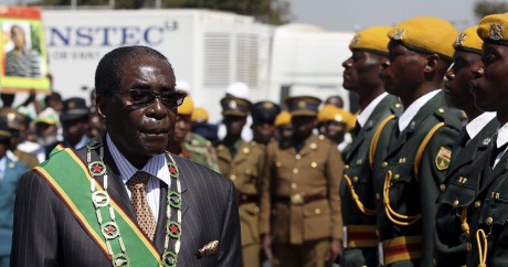 Robert Mugabe, 91 ans, dirige toujours le Zimbabwe d'une main de fer. Photo: REUTERS/Philimon Bulawayo