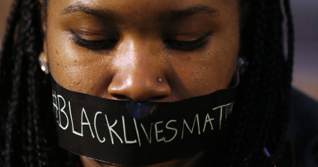 Une manifestante du mouvement «Black Lives Matter», le 14 mars 2015 à St. Louis (Missouri). REUTERS/Jim Young.