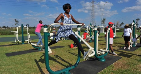 Un parc sportif construit à Soweto par le gouvernement sud-africain. Crédit photo: ALEXANDER JOE / AFP