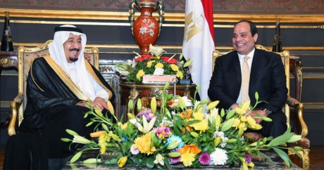 Le président égyptien Al-Sissi en compagnie du roi d'Arabie Saoudite, le 9 avril 2016. Crédit photo: STRINGER / AFP