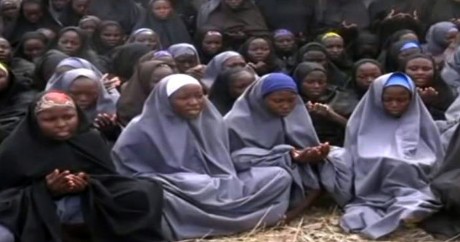 Capture d'écran d'une vidéo de Boko Haram montrant les lycéennes kidnappées le 12 mai 2014. Crédit photo: HO / BOKO HARAM / AFP