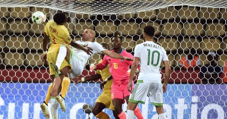 L'Algérie et le Zimbabwe ont fait match nul (2-2), le 15 janvier 2017. KHALED DESOUKI / AFP