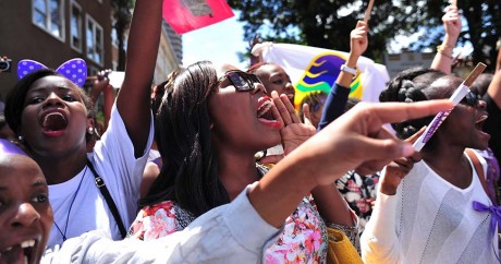 Des manifestantes défilent contre les violences faites aux femmes, le 17 novembre 2014 à Nairobi. SIMON MAINA / AFP
