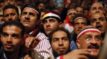 Egypte: Moubarak ne lâche pas le pouvoir