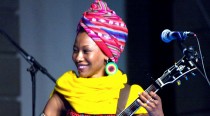 Fatoumata Diawara, l'élégante délicatesse vocale