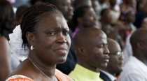 Transférer Simone Gbagbo à La Haye n'est pas si simple