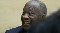 Accusé Gbagbo, levez-vous!