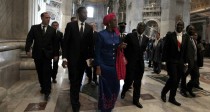 Mugabe, pèlerin et enfant de chœur au Vatican